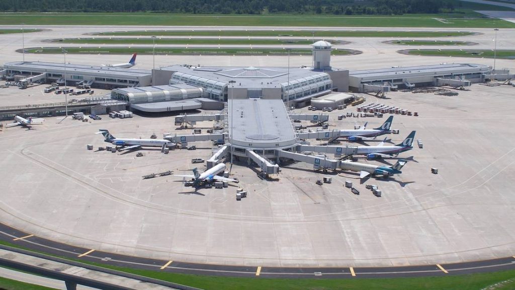 Airplanes at Orlando International Airport