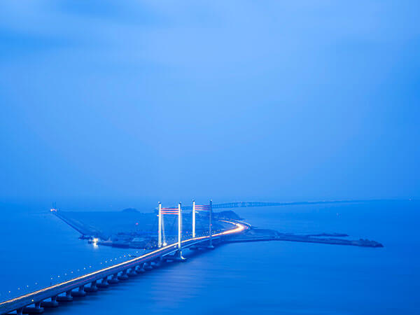 Donghai Bridge at night
