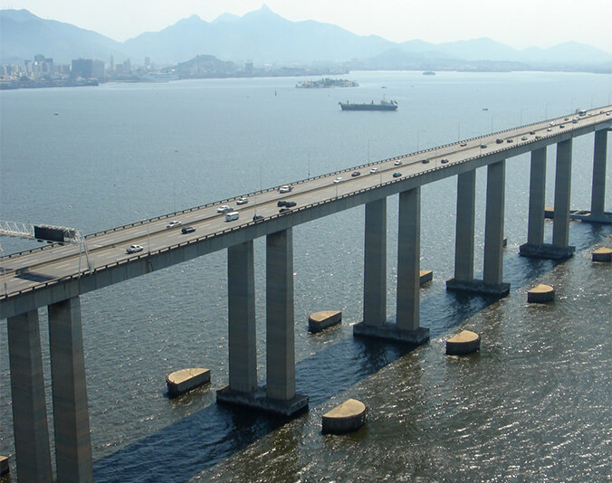 Driving on President Costa e Silva Bridge