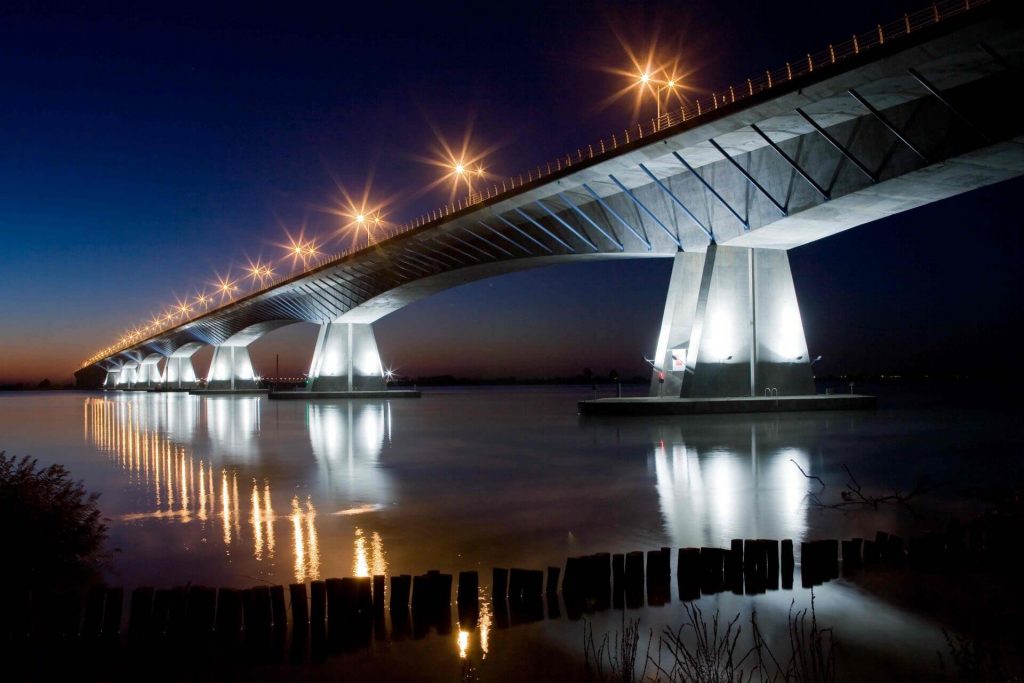 Lezíria Bridge at night