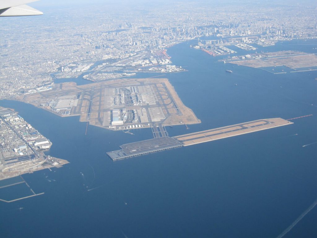 Overlooking Haneda Airport from the plane