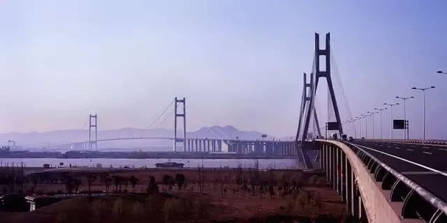 Overview Runyang Yangtze River Bridge