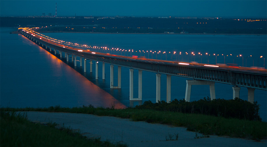 President Bridge at night