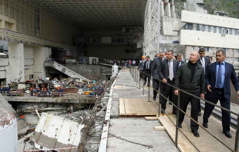 Putin inspects power station accidents