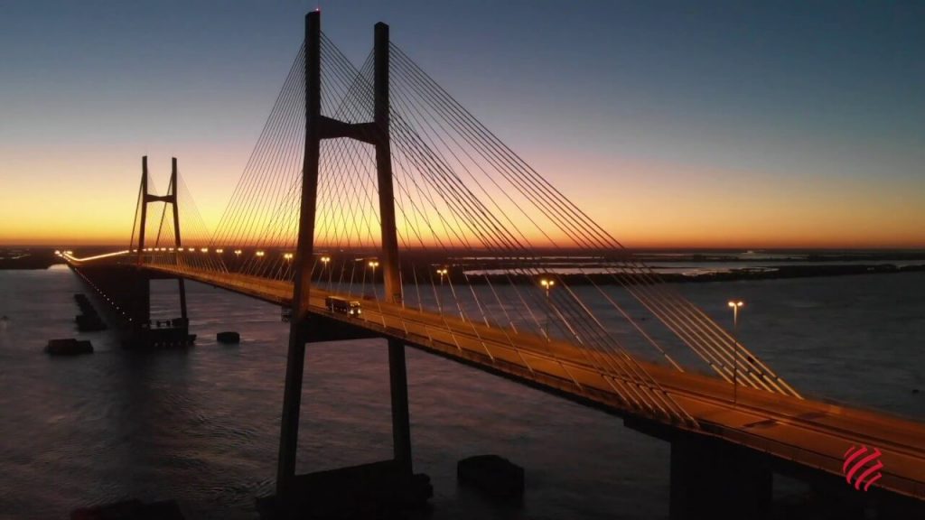 Rosario-Victoria Bridge at dusk