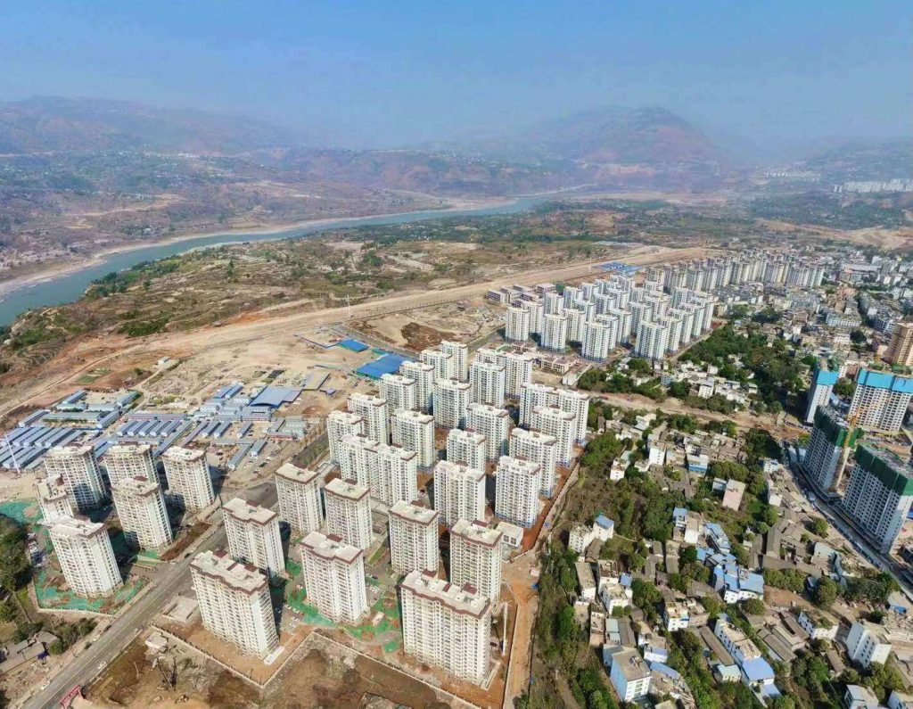 The display of new resettlement sites in Qiaojia County, Yunnan Province is more modern.