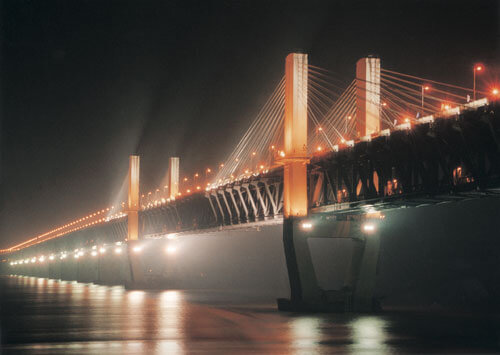 Wuhu Yangtze River Bridge at night