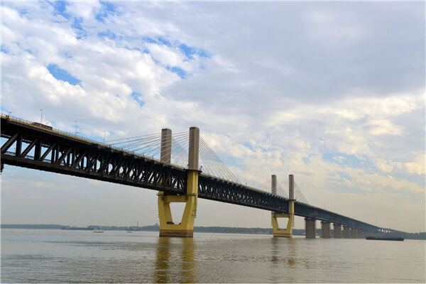 Wuhu Yangtze River Bridge