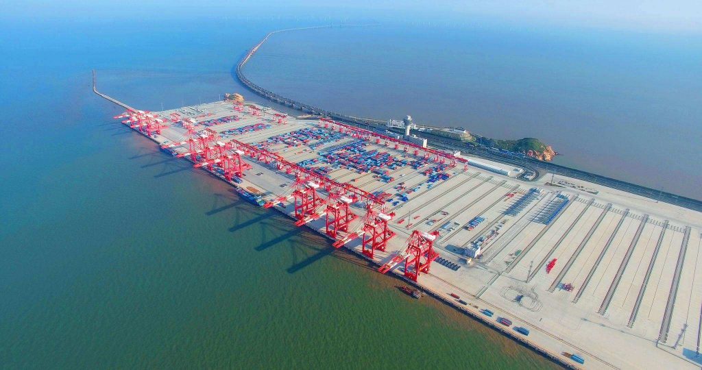 Yangshan Port Phase IV (the largest smart port)