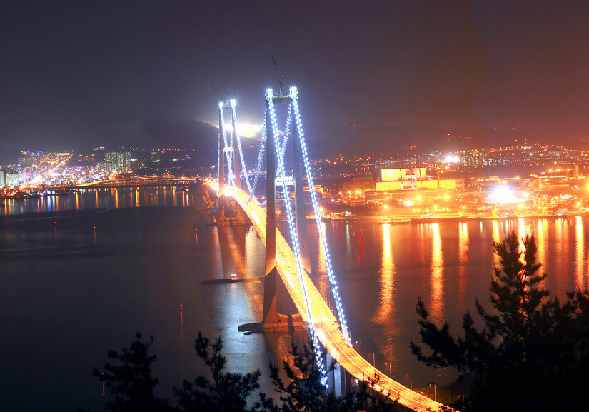 Yi Sun-sin Bridge at night